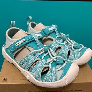 KEEN NWT toddler girl size 9 turquoise Moxie sandals with velcro straps.